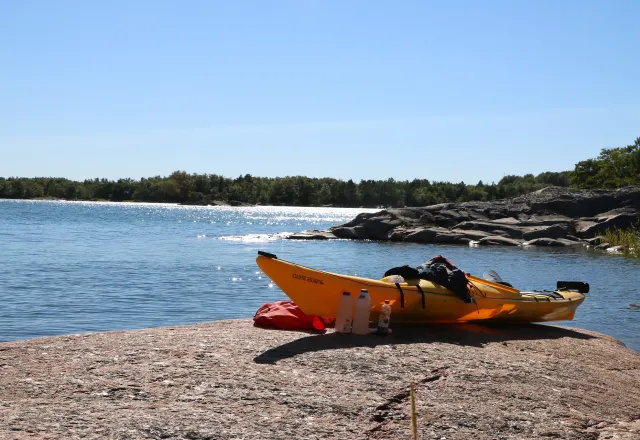 kayak på berghäll